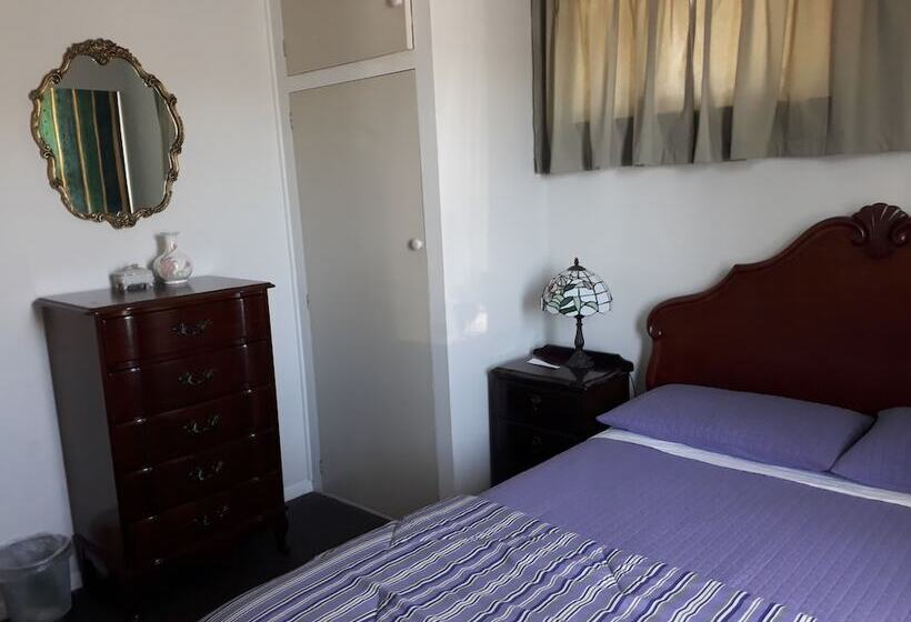 تختخواب و صبحانه Airport Silver Fern Accommodation