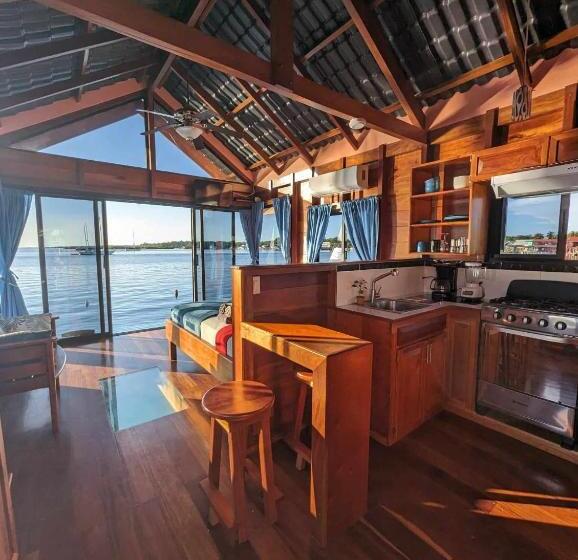 تختخواب و صبحانه Barrbra Bnb Over The Sea