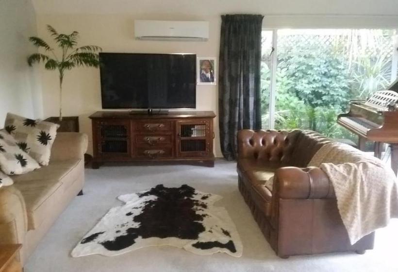 تختخواب و صبحانه Berni S Boutique Bnb