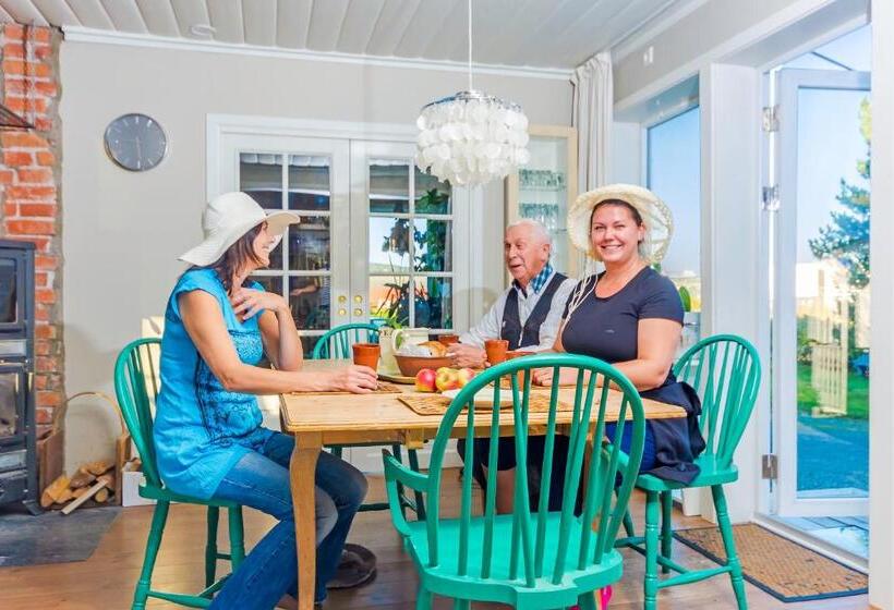 تختخواب و صبحانه Strandheimen Guesthouse