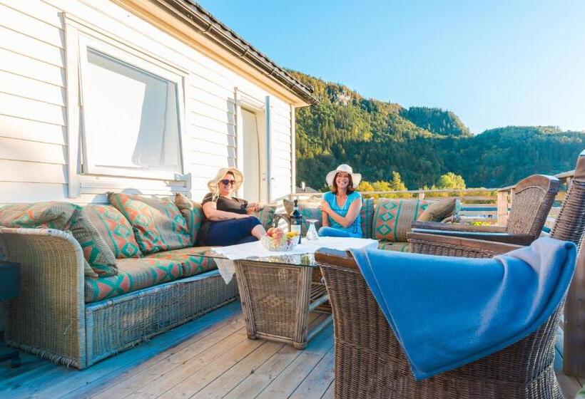 تختخواب و صبحانه Strandheimen Guesthouse