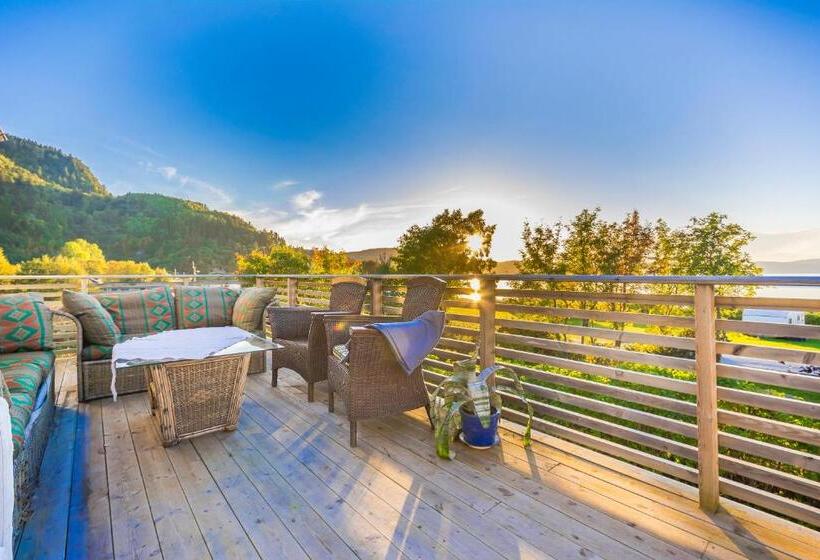 تختخواب و صبحانه Strandheimen Guesthouse