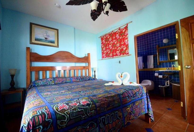 هتل Las Lajas Beach Resort
