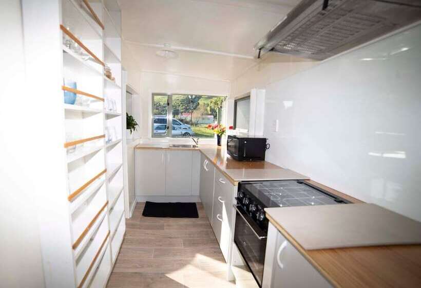 Surat Bay Lodge By The Sea/backpackers Hostel
