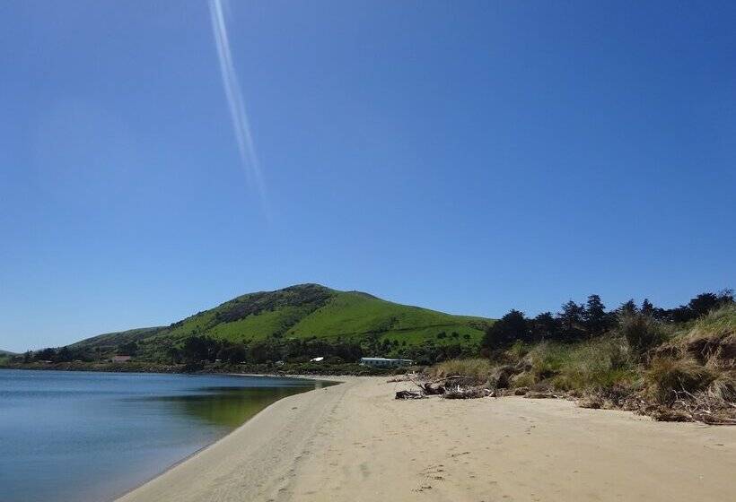 Surat Bay Lodge By The Sea/backpackers Hostel