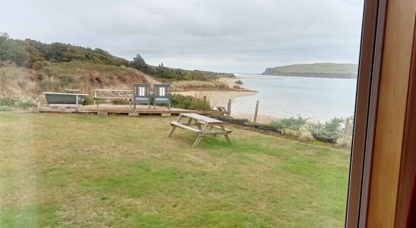 Surat Bay Lodge By The Sea/backpackers Hostel
