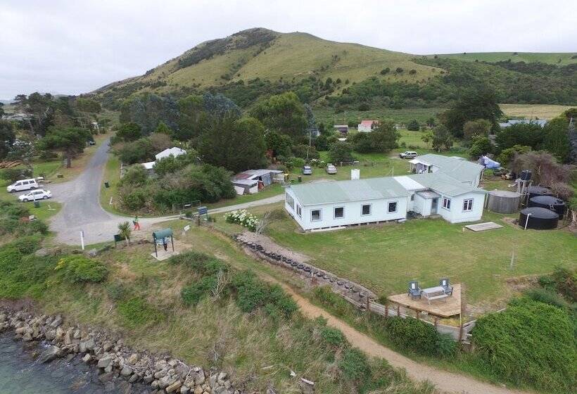 Surat Bay Lodge By The Sea/backpackers Hostel