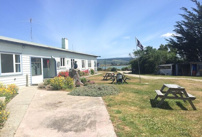 Surat Bay Lodge By The Sea/backpackers Hostel