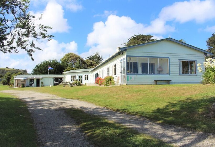 Surat Bay Lodge By The Sea/backpackers Hostel