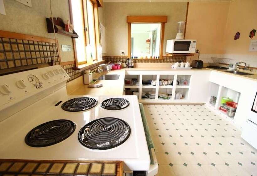 Surat Bay Lodge By The Sea/backpackers Hostel