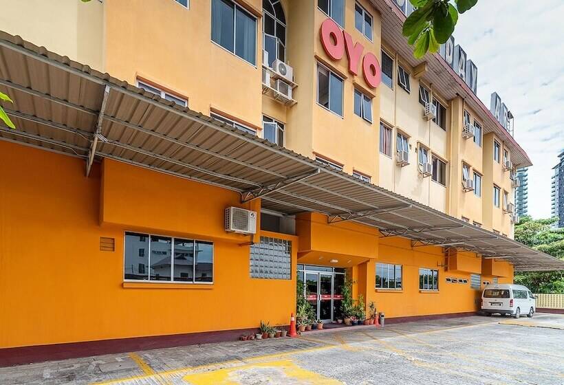 هتل Holiday Park By Oyo Rooms