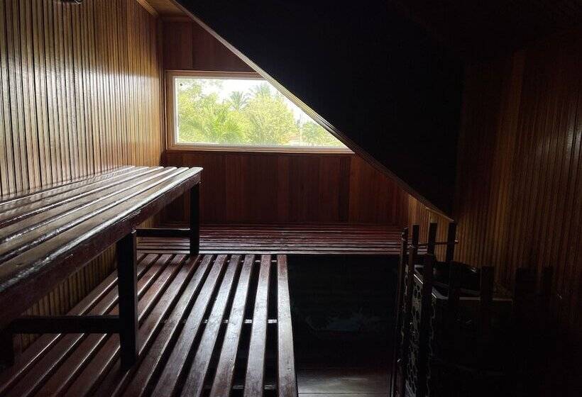 هتل Lake House Resort