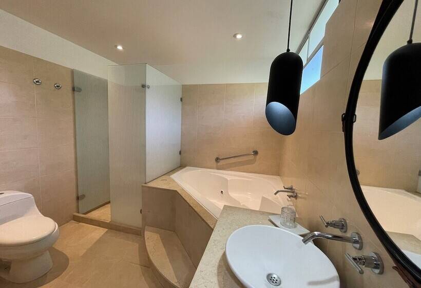 هتل Lake House Resort