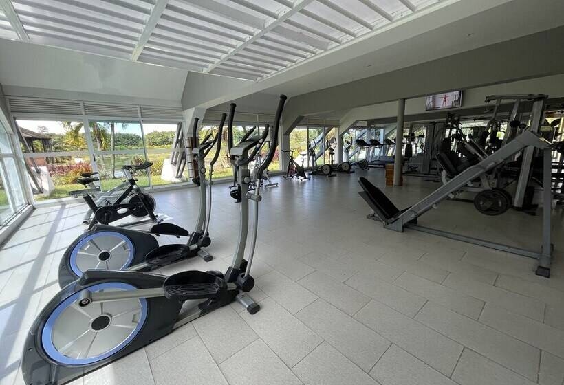 هتل Lake House Resort