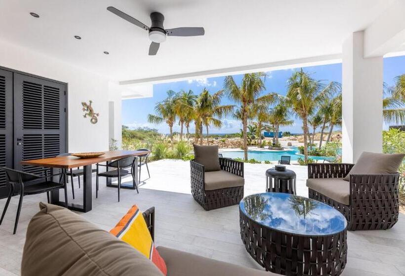 هتل The Reef - Blue Bay Golf & Beach Resort
