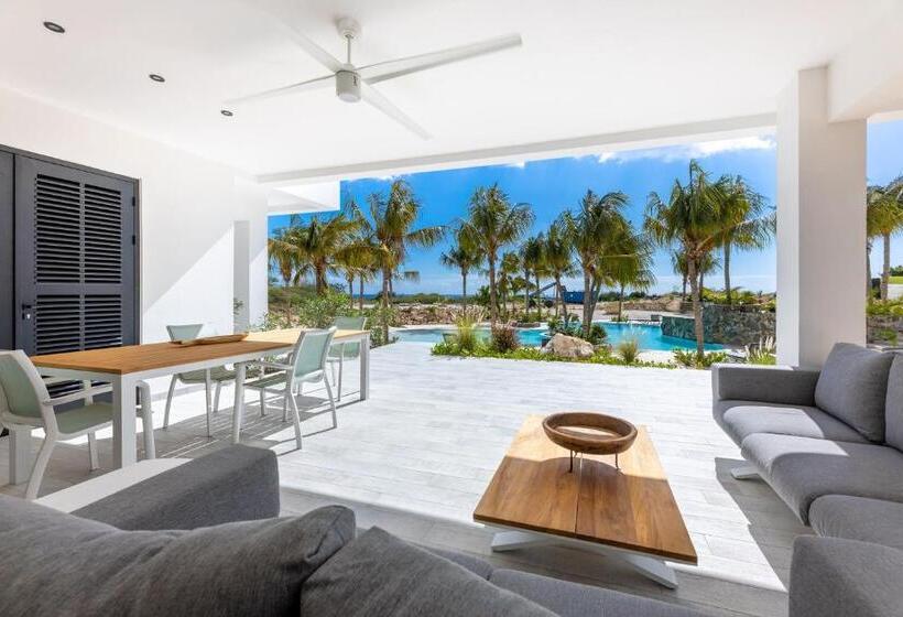 هتل The Reef - Blue Bay Golf & Beach Resort