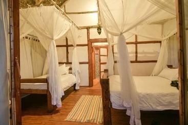 هتل Kazinga Wilderness Safari Camp
