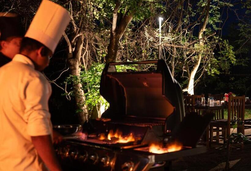 בית מלון כפרי Lario Resort Sigiriya