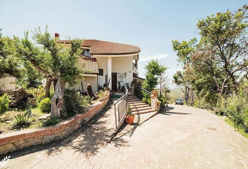 田舎風ホテル Il Falco Del Cilento