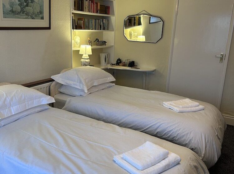 Пансион Lucy Cross Guest House