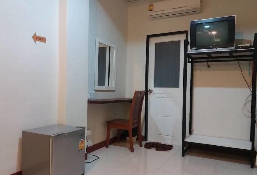 Lanta Long Beach Apartment   Hostel