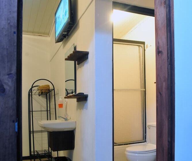 تختخواب و صبحانه Downtown By The Sea Inn