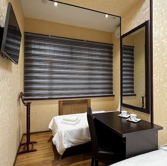 Hayot Hostel