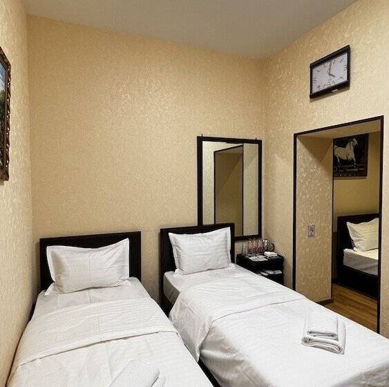 Hayot Hostel