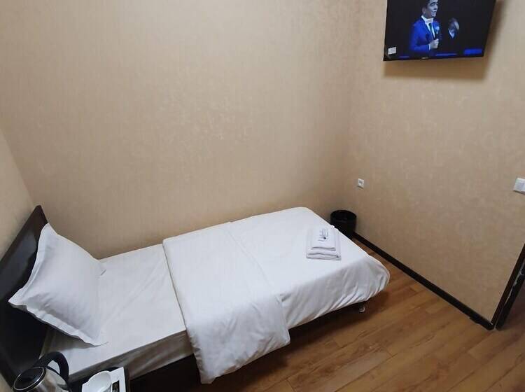 Hayot Hostel