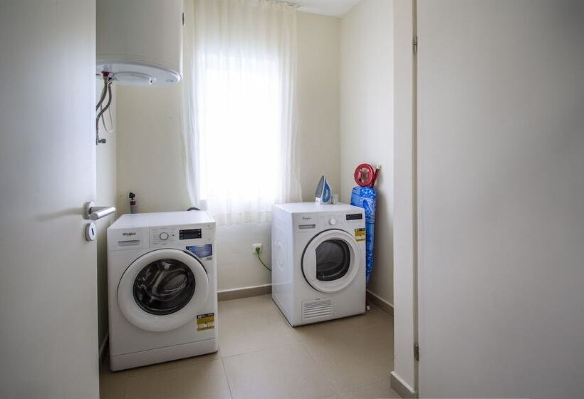 هتل Blue Bay Beach Apartments