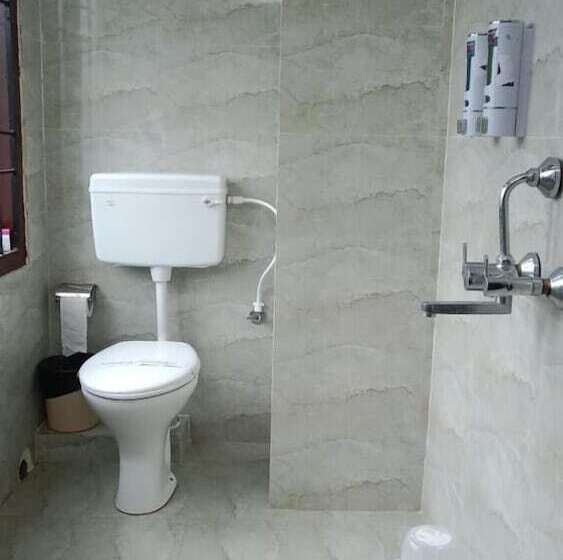 فندق Erica Residency