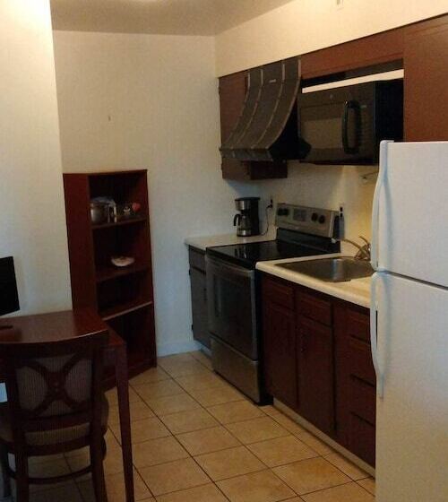 هتل Mclure Inn And Suites