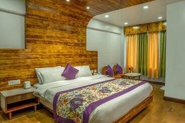 هتل Mount Conifer Suites & Spa