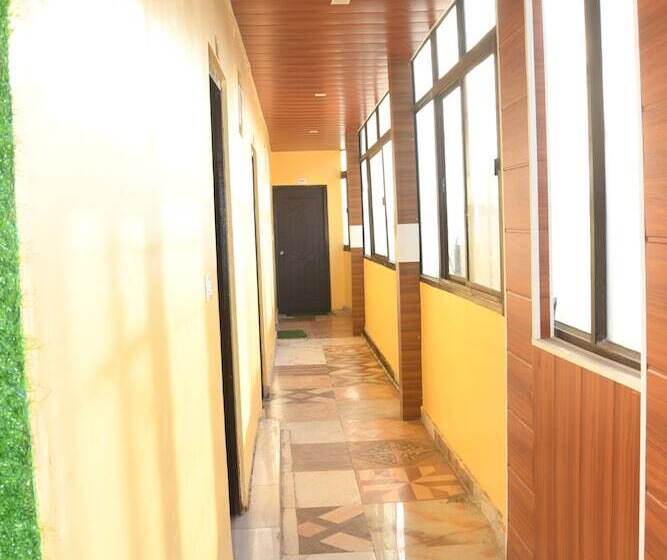 فندق Mountain View And Rooftop Restaurant