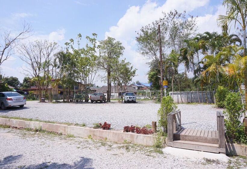 هتل Phuruarounmai Resort