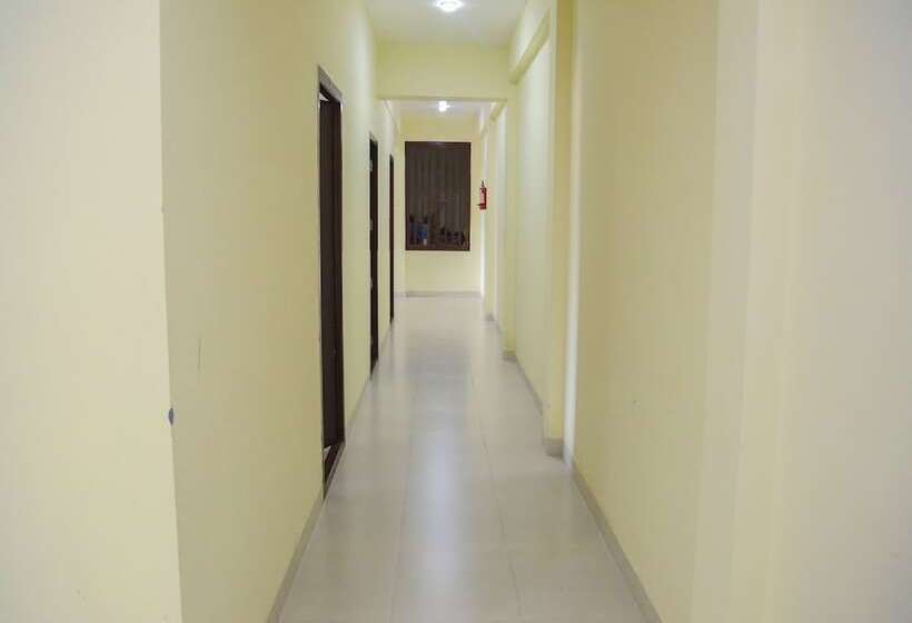 בית מלון כפרי Sri Manis Residency