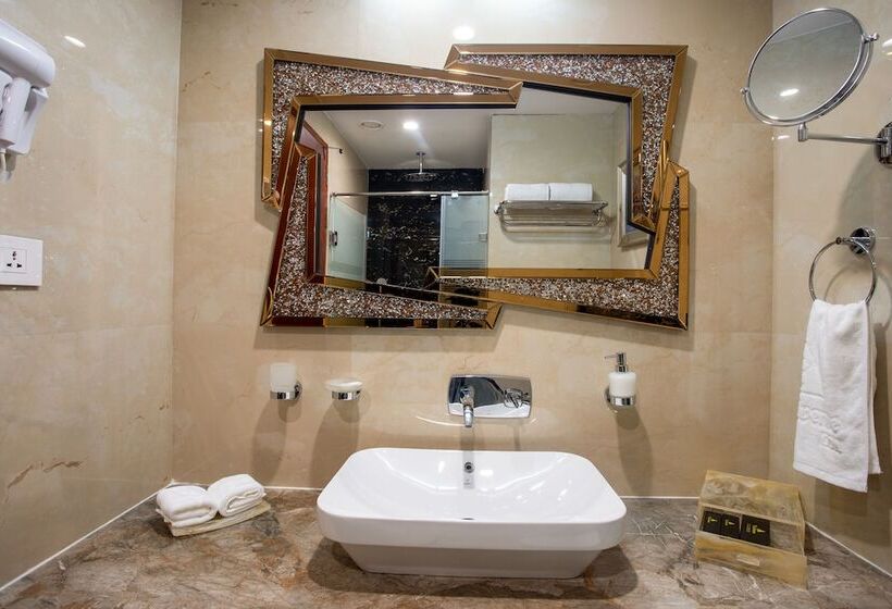 هتل The Avenue Grand