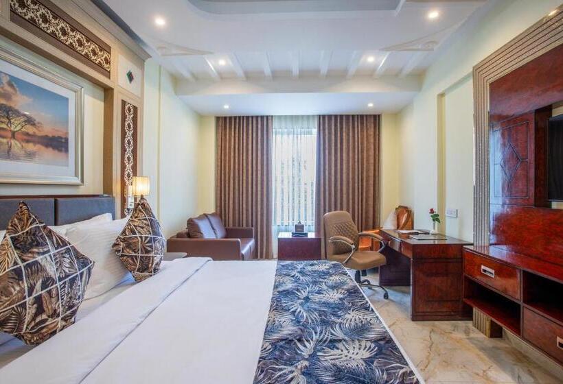 هتل The Avenue Grand