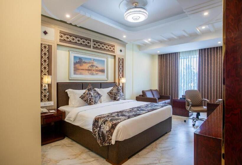 هتل The Avenue Grand