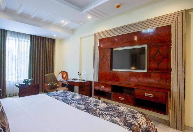 هتل The Avenue Grand