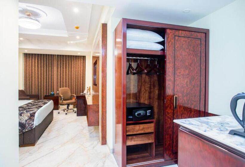 هتل The Avenue Grand