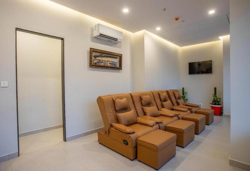 هتل The Avenue Grand