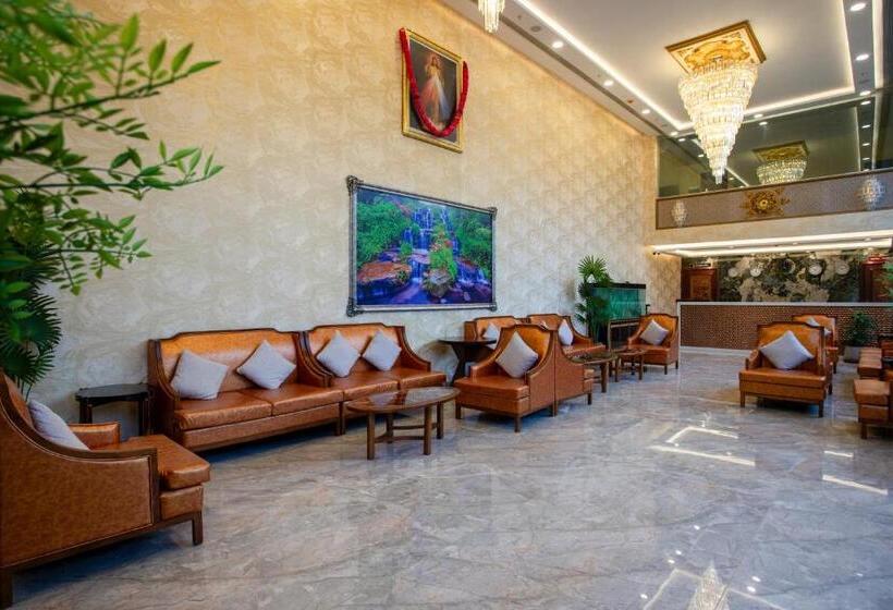 هتل The Avenue Grand