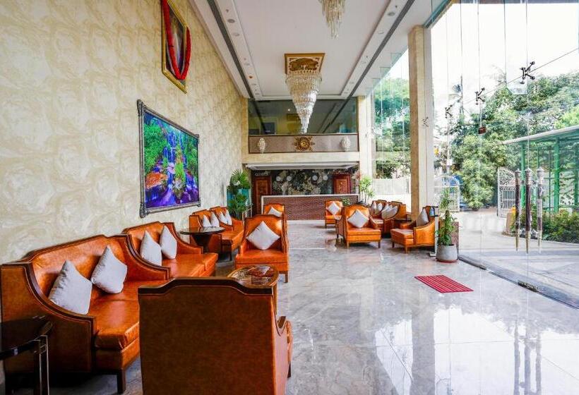 هتل The Avenue Grand