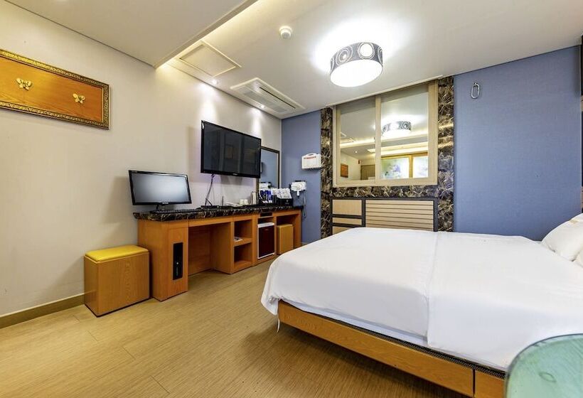 فندق على الطريق Jinju Hotel Beach