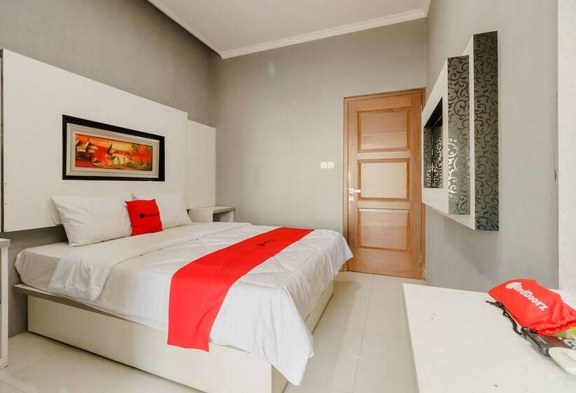 Пансион Reddoorz Resort Premium @ Sangkan Hurip Kuningan