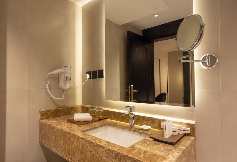 Skyline Hotel & Suites
