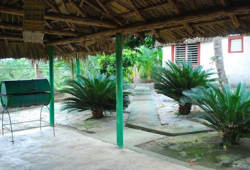 تختخواب و صبحانه Hostal Trujillo