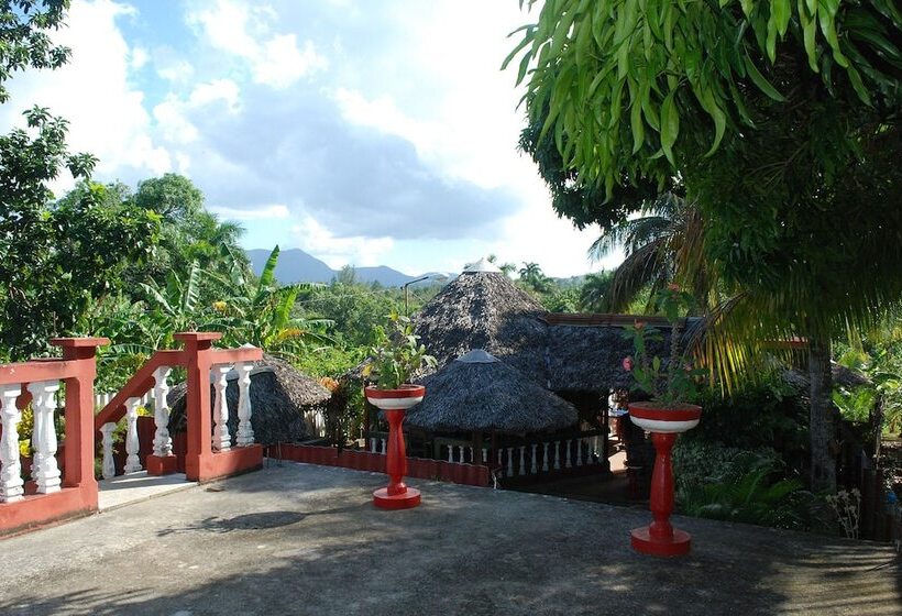 تختخواب و صبحانه Hostal Trujillo