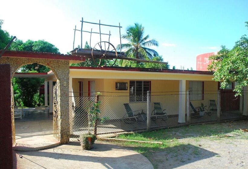 تختخواب و صبحانه Hostal Trujillo